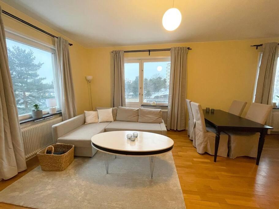 Trivsamma Laegenheter Med Fri Parkering Estocolmo Exterior foto